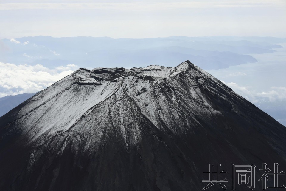 富士山迎来“初冠雪”