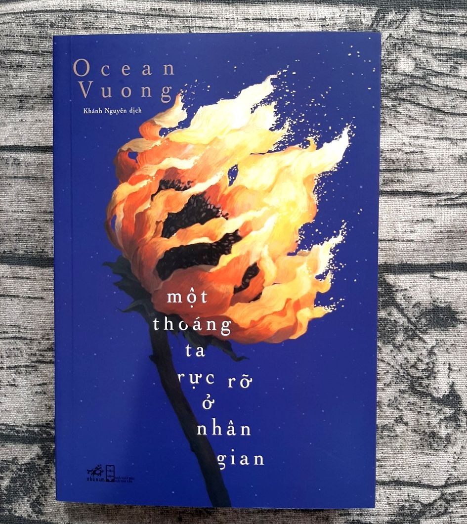 每本书的封面背后是画家对作品的情感发泄。