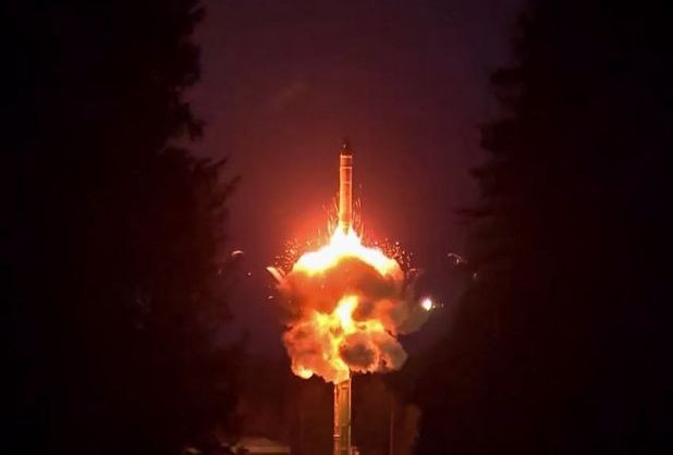 俄罗斯称进行了核威慑力量演习，包括发射了一枚亚尔斯洲际弹道导弹。（图：AFP）