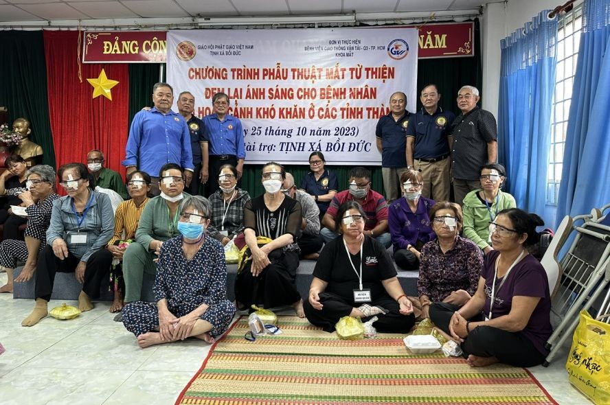 培德精舍理事会与术后病人合照。