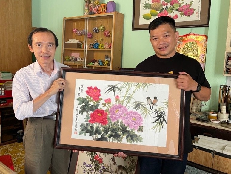 卢建机画家向本文作者赠送作品。