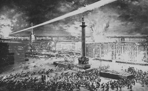 1917年11月7日清晨，起义军进攻彼得格勒冬宫，俄罗斯十月革命爆发。 （资料图来源：越通社）