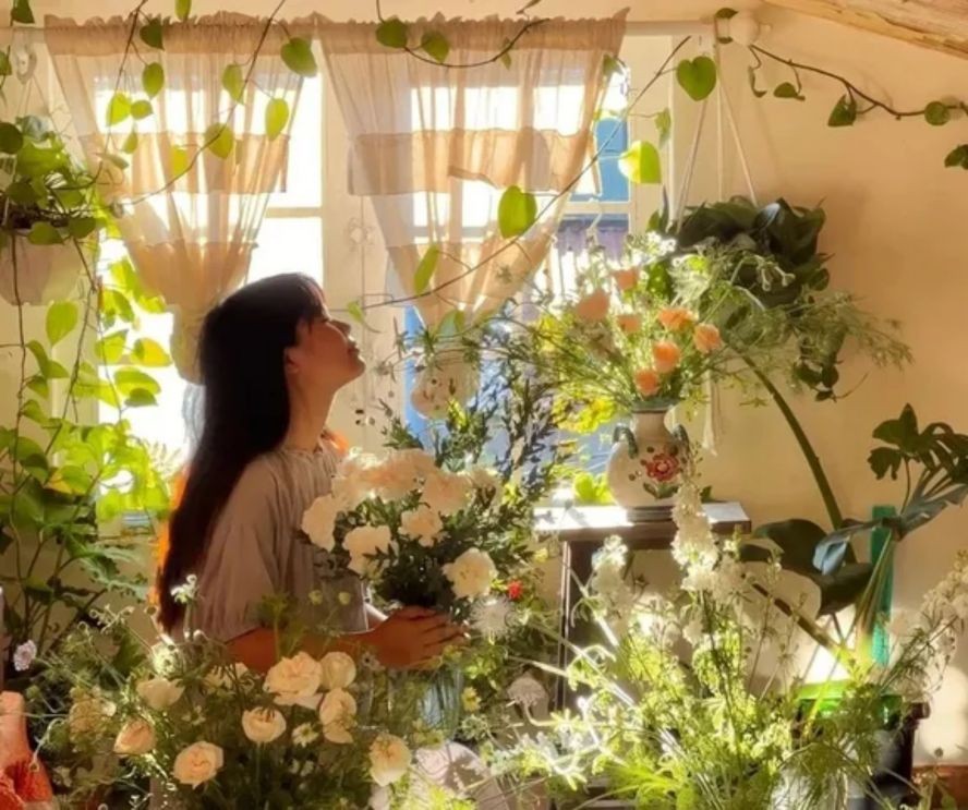 不少年轻人选择尽情享受独处生活乐趣。