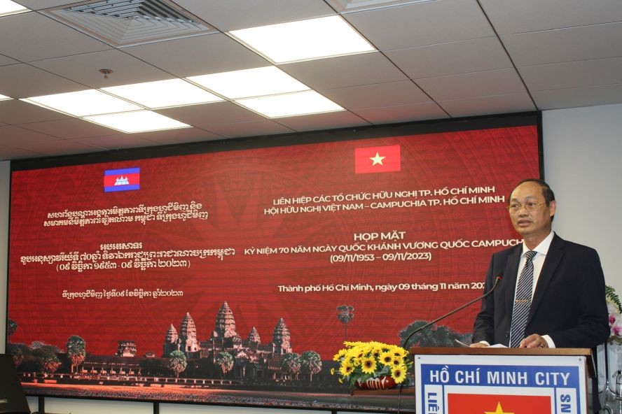 市越柬友协主席阮文南中将致词。