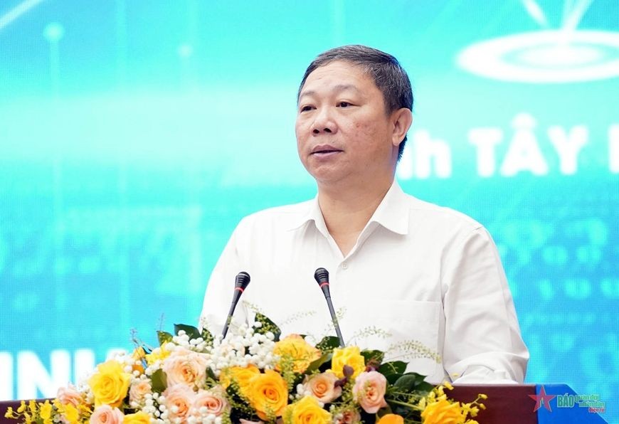 市人委会副主席杨英德致开幕词。