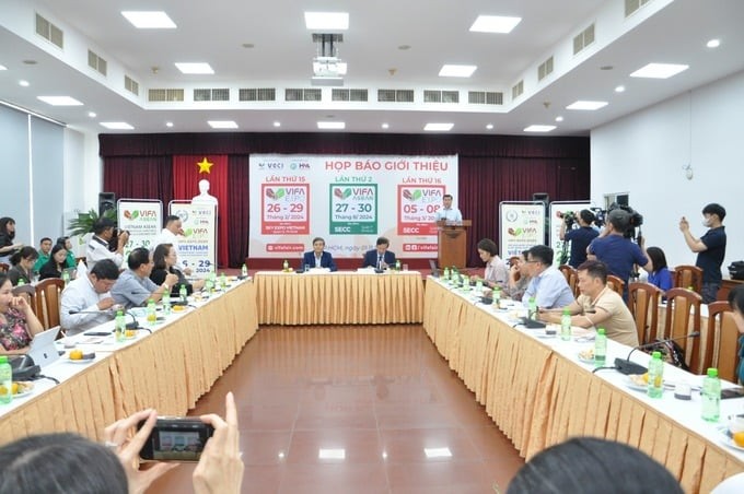 联盟家俱与手工艺品股份公司举行新闻发布会。