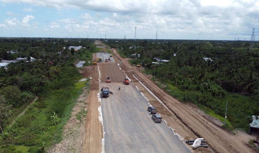 美顺-芹苴高速公路全线工程获承包商承诺于今年12月20日竣工。（图：越通社）