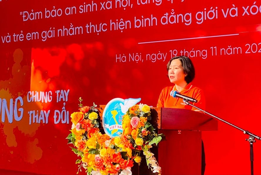 河内市妇联会主席黎金英在仪式上致辞。（图：新河内报）