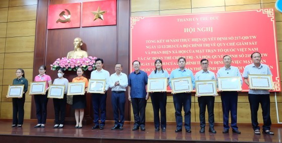 在党与地方政府建设工作采纳人民意见