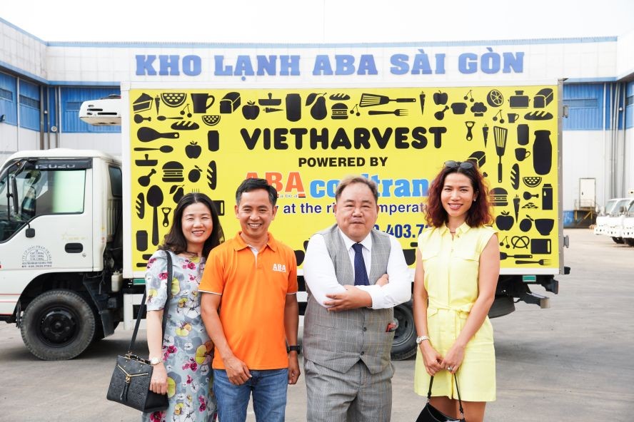 ABA Cooltrans正式给VietHarvest企业移交带有VietHarvest品牌的运输车。