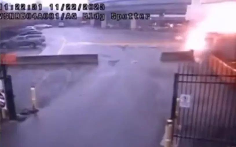 事发现场。（图：监控视频截图）