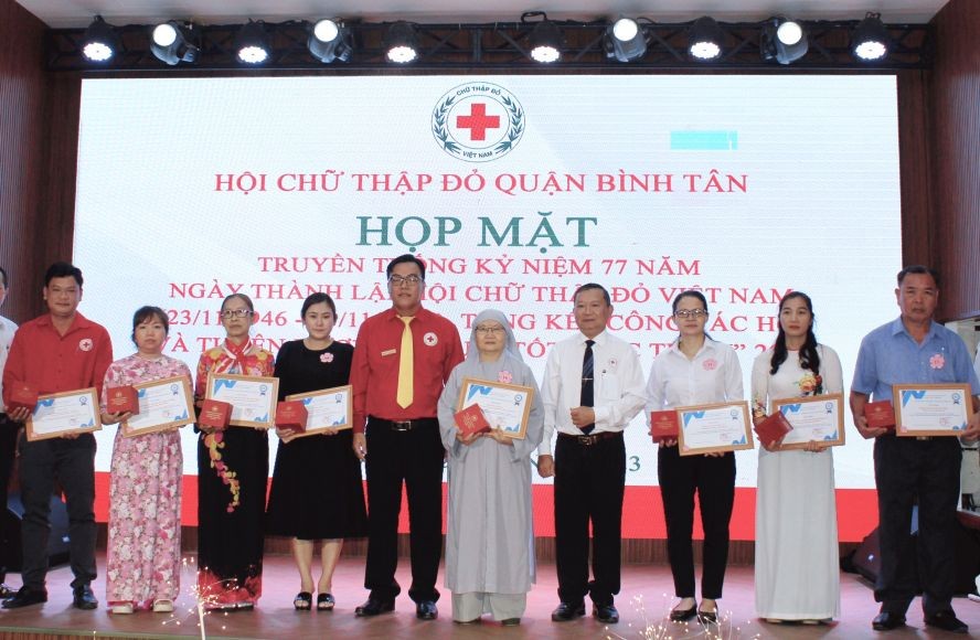 多个单位和个人获表彰“好人善事”称号。