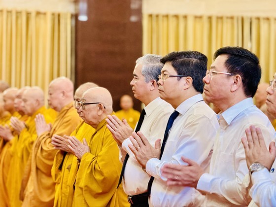 为交通事故遇难者举行超度法会