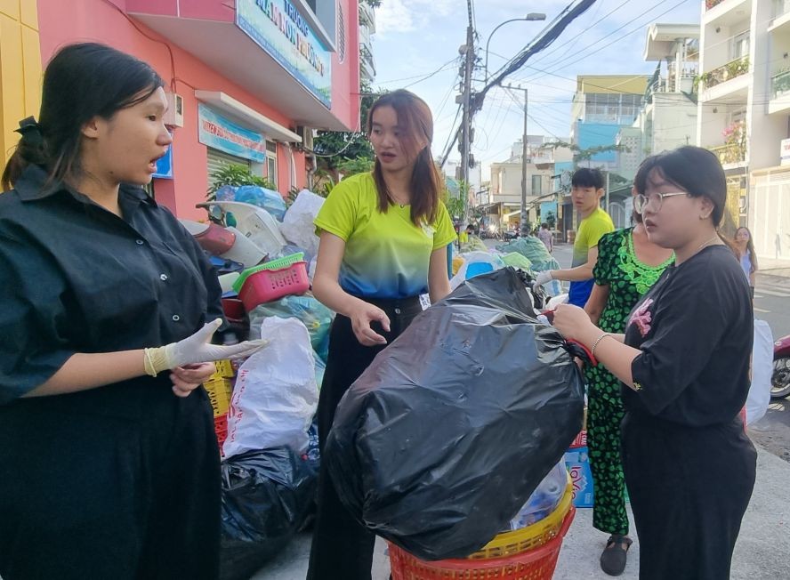 妇女积极响应环保活动