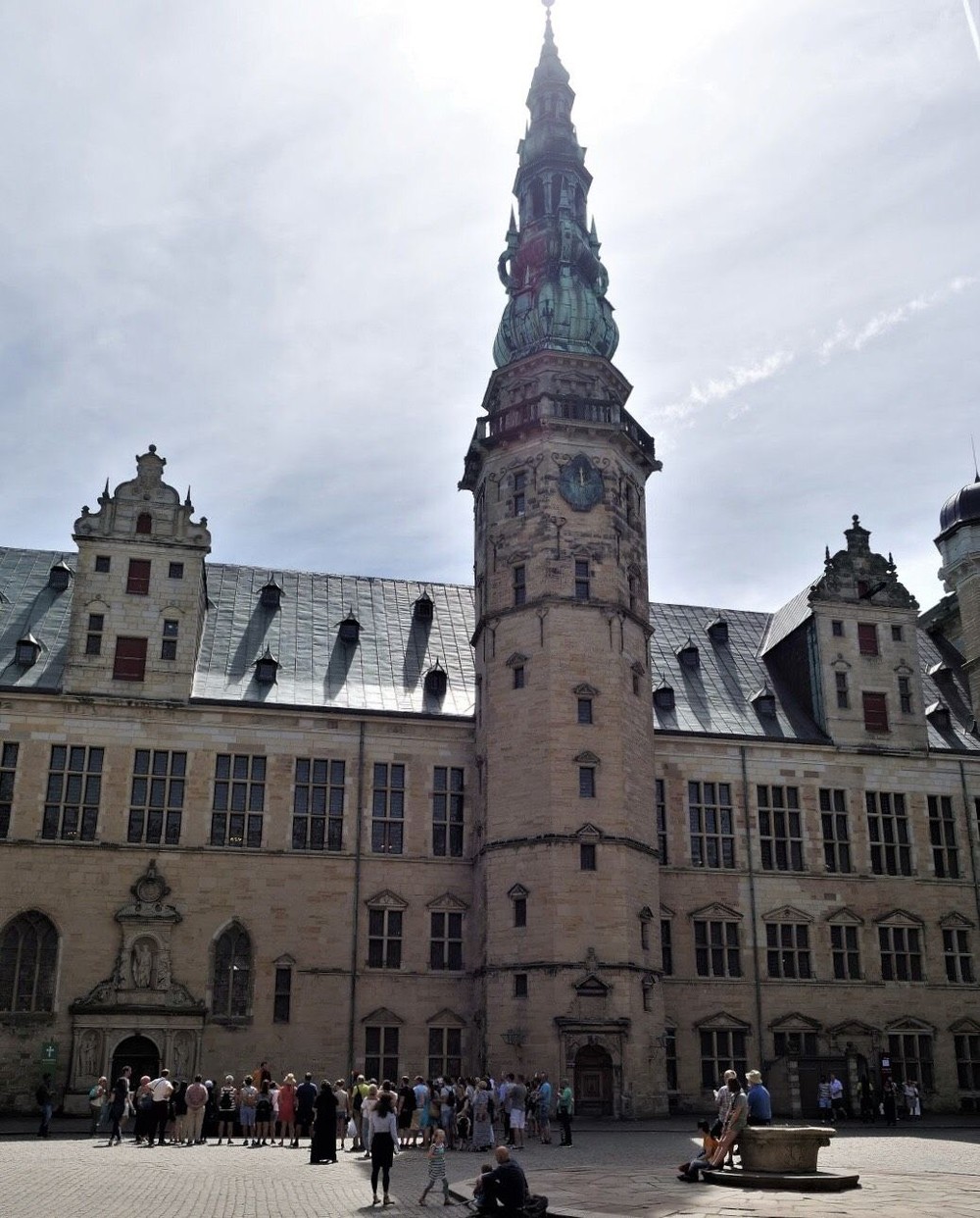 吸引游客的克伦堡。 吸引游客的克伦堡。