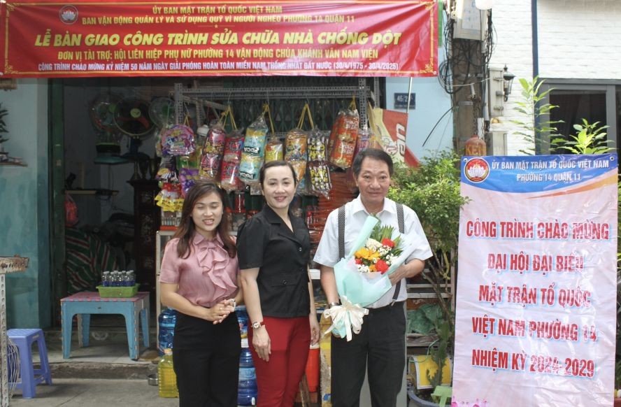 第十一郡第十四坊领导感谢庆云南院住持周华邦。