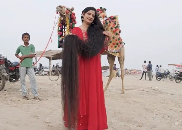 印度妇拥有长逾236厘米头发破纪录