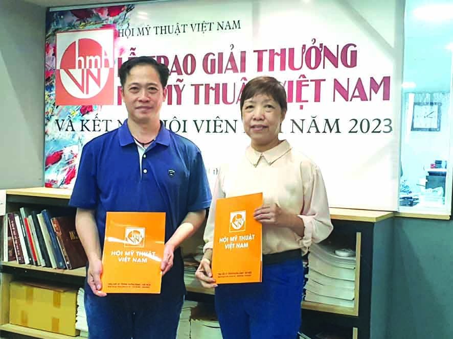 两华人画家获越南美术协会接纳为新会员