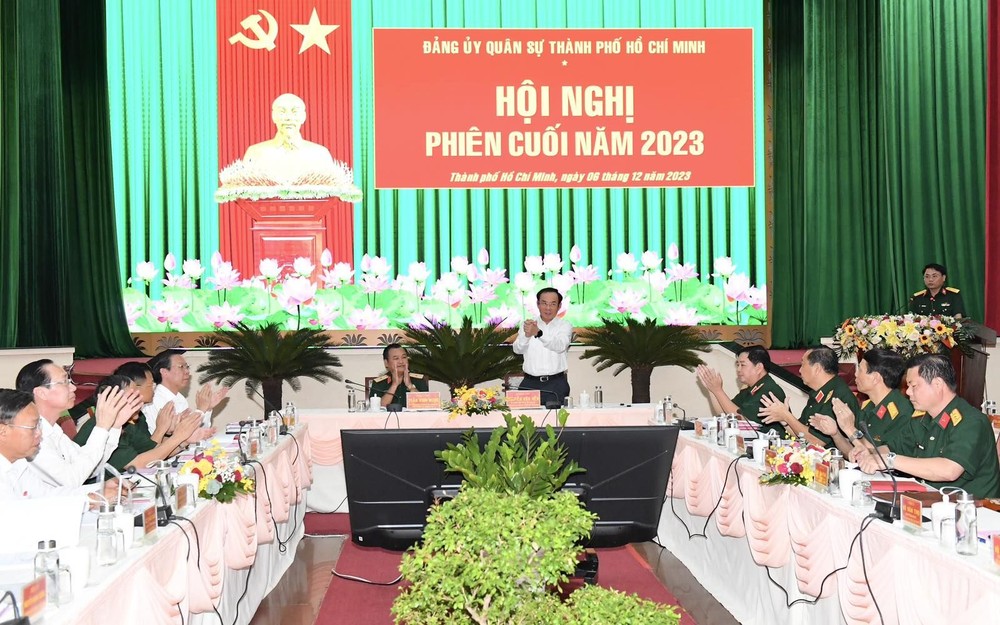 市军事党委举行年底会议