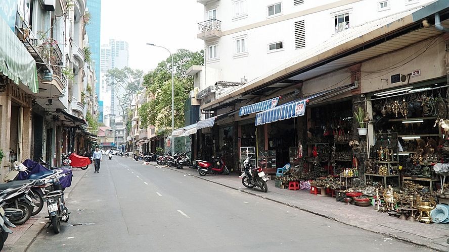 寂静的古董街诉说着历史的故事。