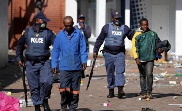 警察抓获2名犯罪嫌疑人。（图：互联网）