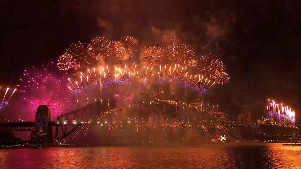 澳洲悉尼跨年烟花秀高清现场图片。（图：视频截图）