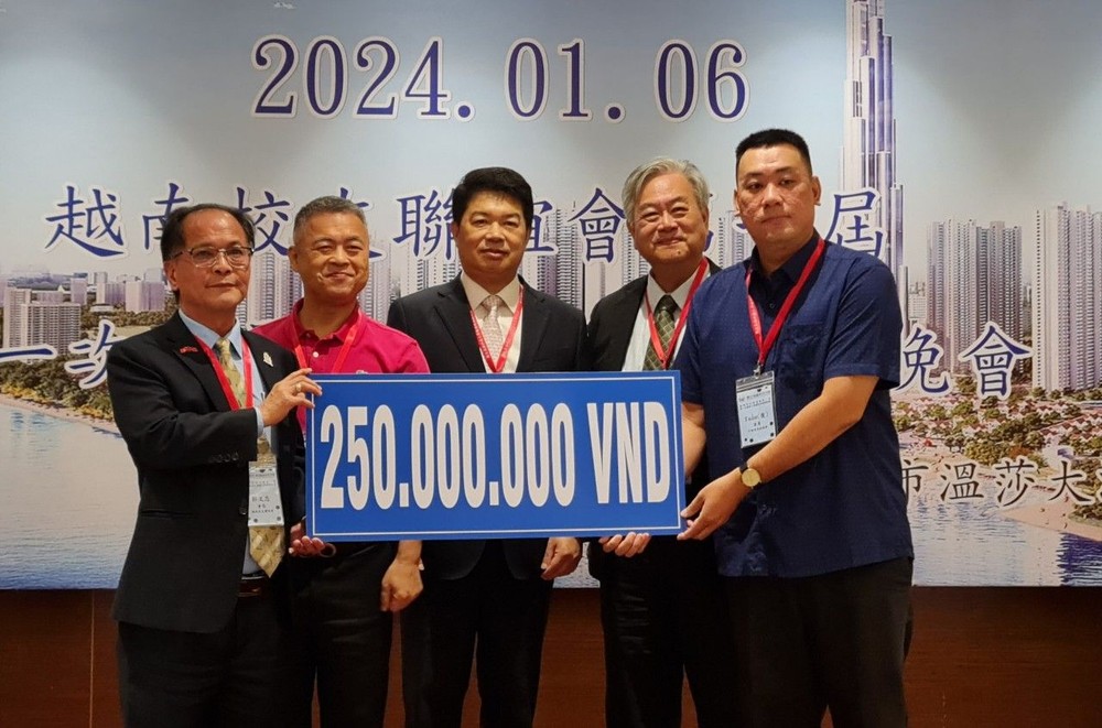 高雄科技大学越南校友会向弱势群体送暖