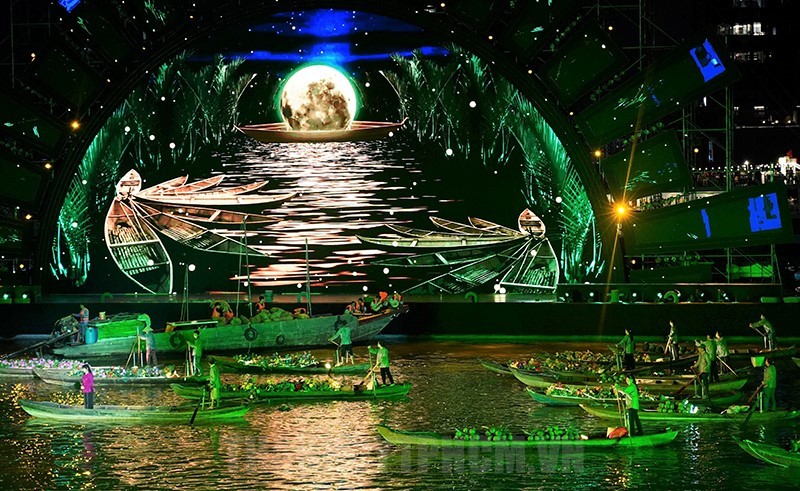 “西贡-河流故事”艺术表演节目。