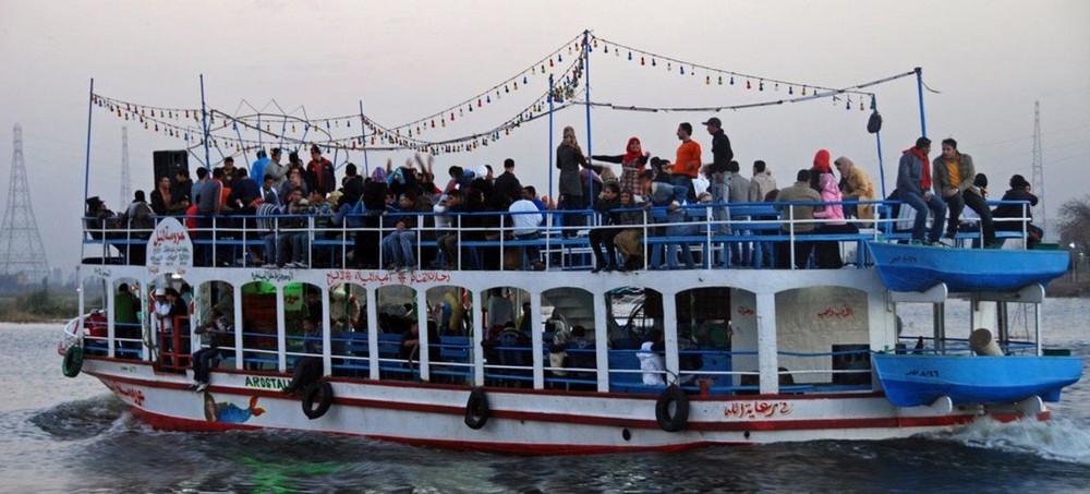 一艘载满游客的渡轮。（世界银行图片）