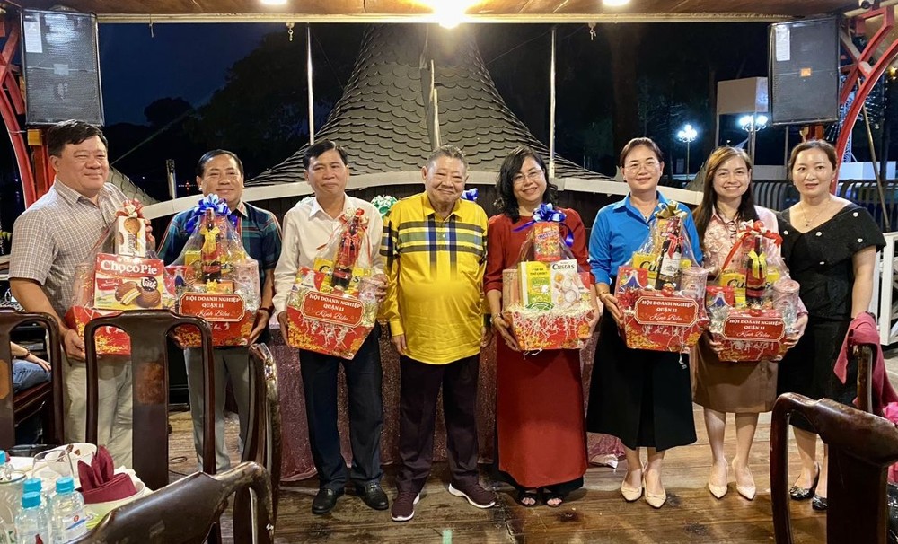 企业捐款关照贫困劳动者