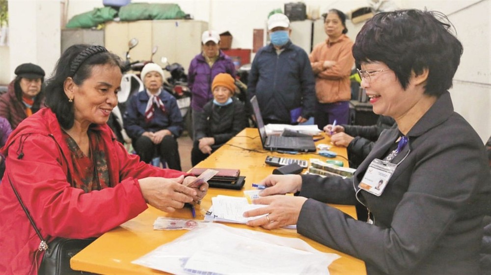 不少领取退休金的高龄人是工程师、医生或科学家仍然精神矍铄、身体健康，完全有能力担任顾问与专家岗位，以善用智慧和经验继续贡献社会。