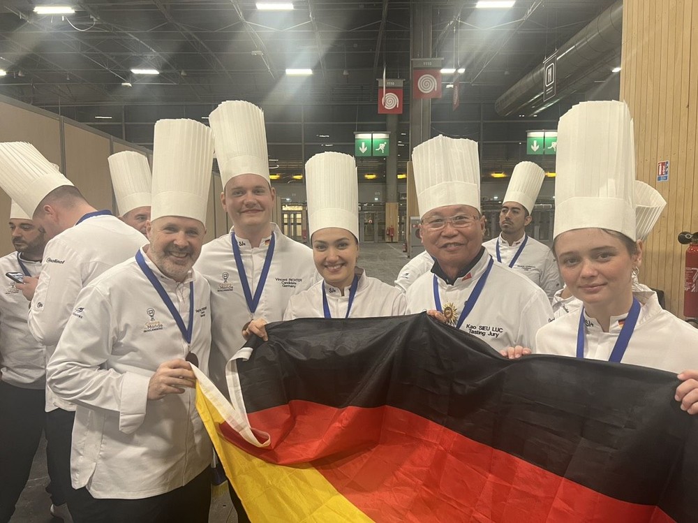 高肇力担任世界杯面包大赛评判