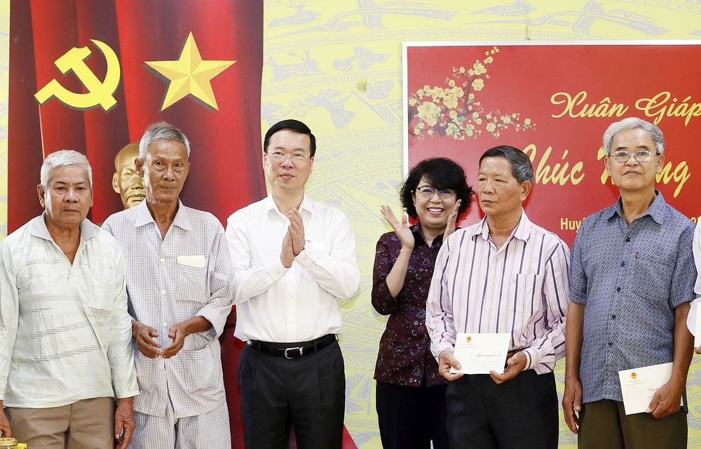 国家主席、副主席向各省拜早年