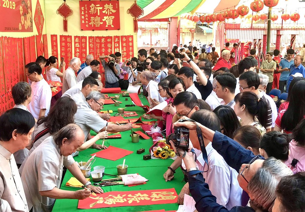 “慈善挥春”得到广大群众的支持。