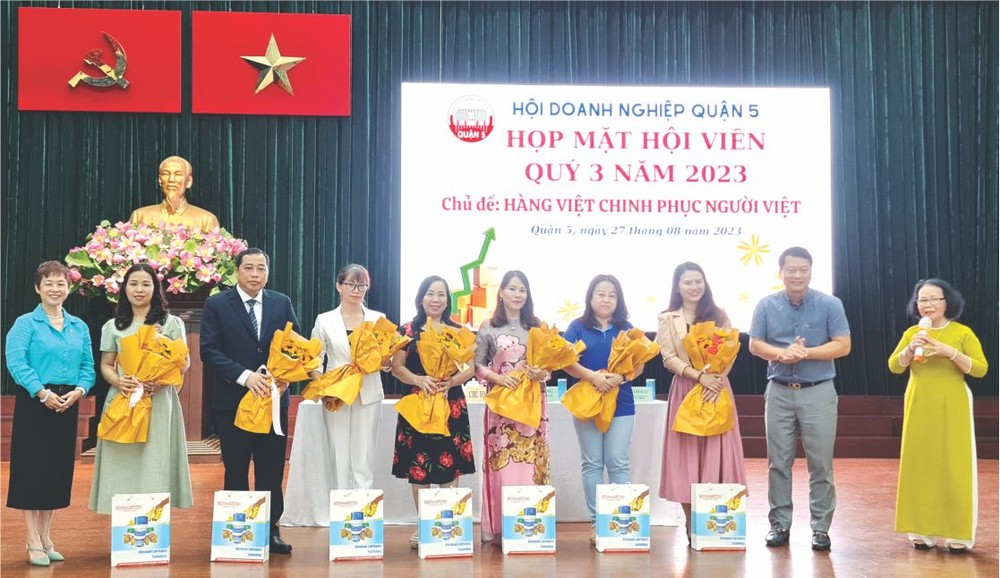 第五郡商会接纳新会员。