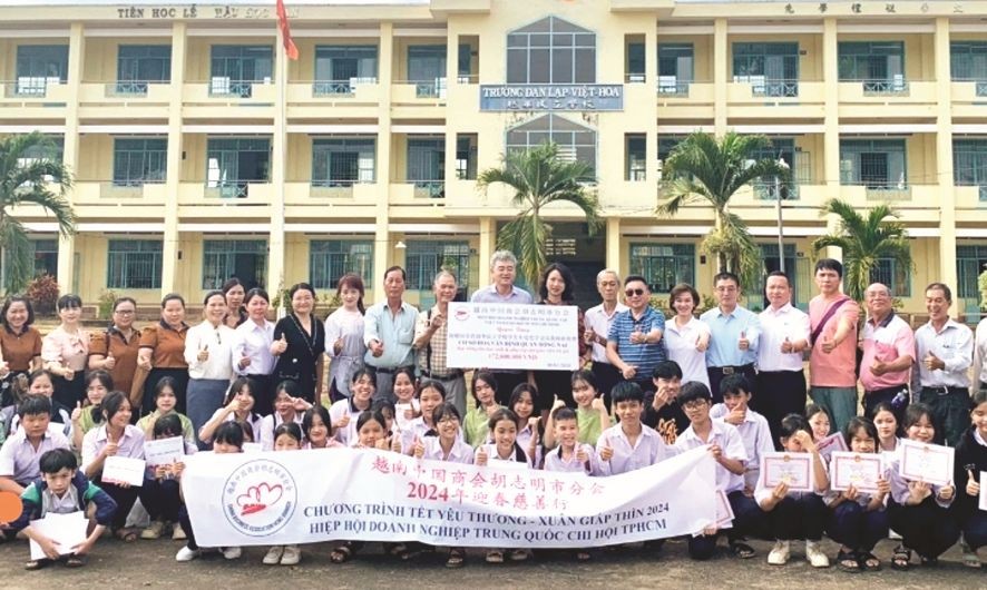 中资企业春节送温暖