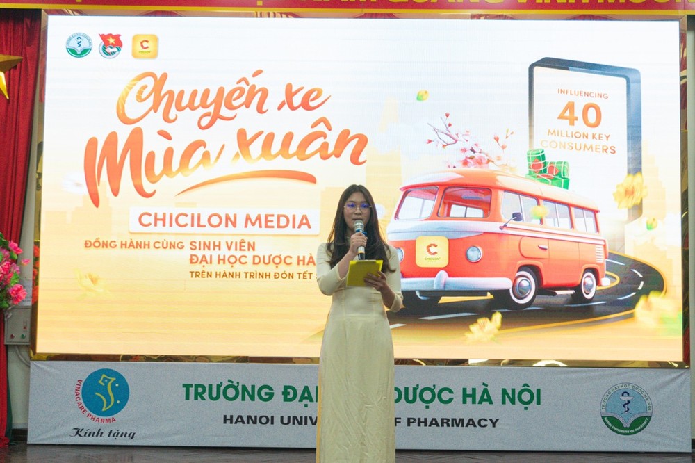 千禧龙传媒帮助贫困学生回家过年