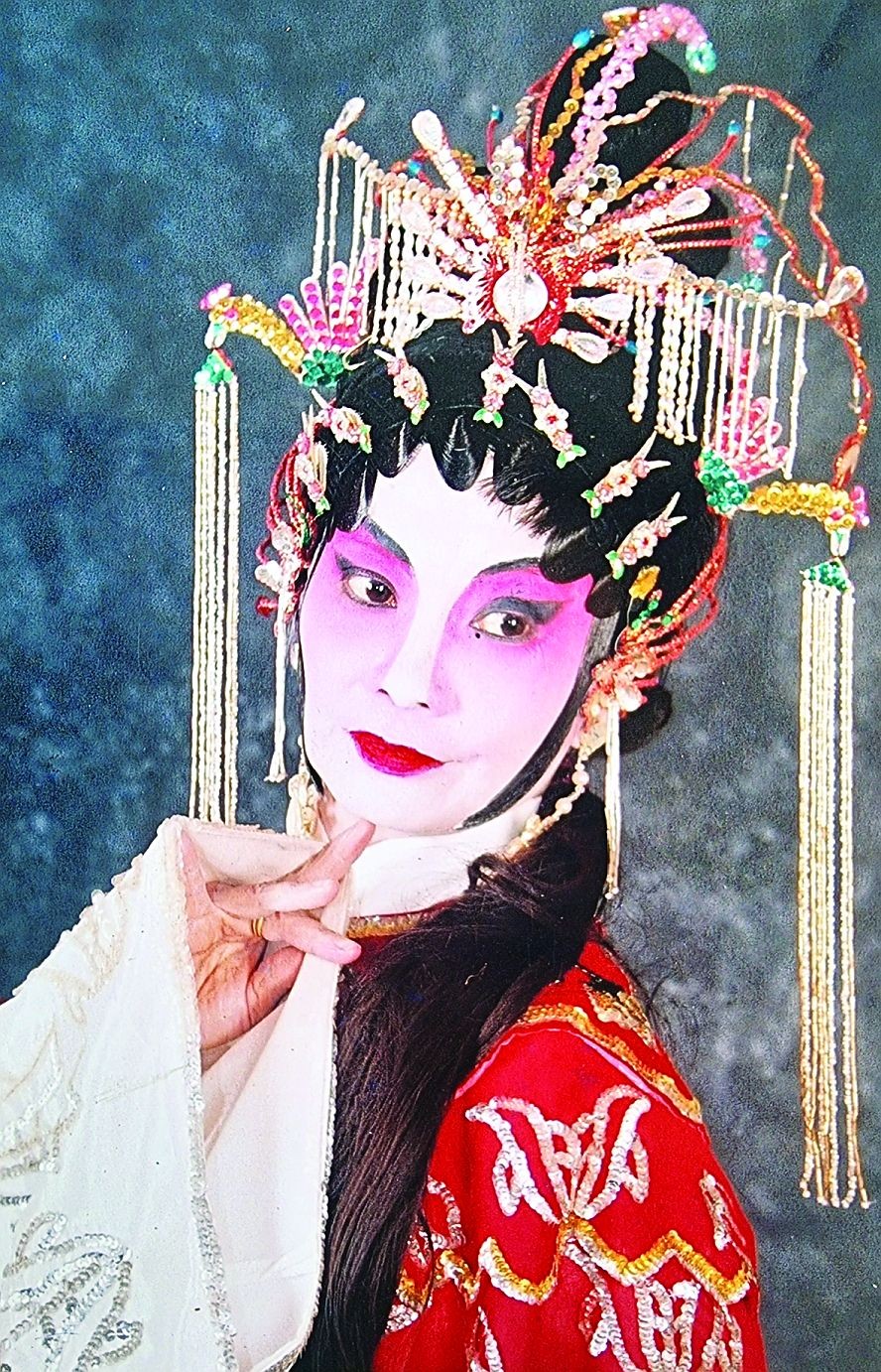 粤剧艺人花旦梁艳芳。