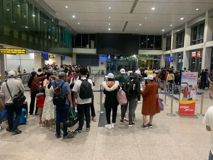 大年初四，新山一机场迎接13万6000人次乘客。（图：国雄）