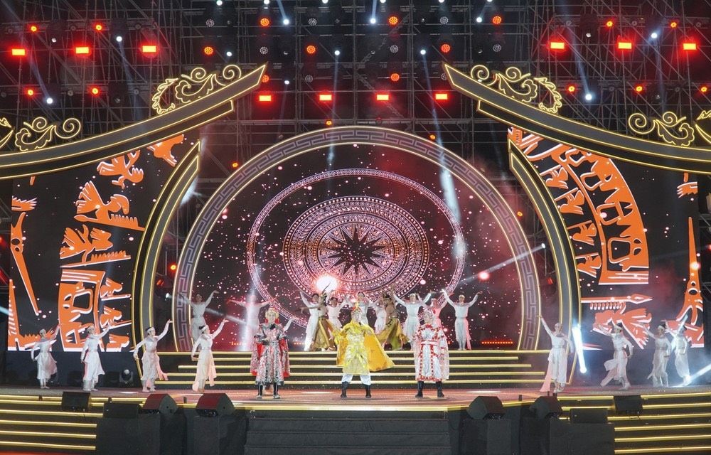 西宁黑婆山新春庙会文艺表演节目。