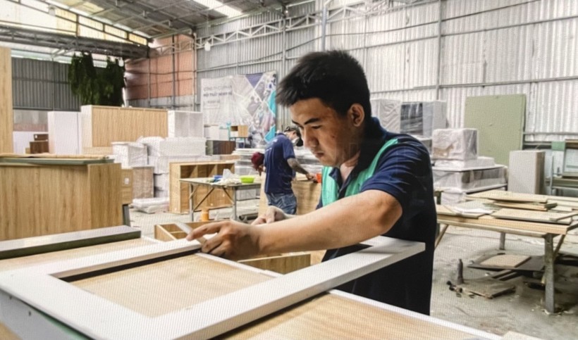 本市孟系责任有限公司生产室内家具。