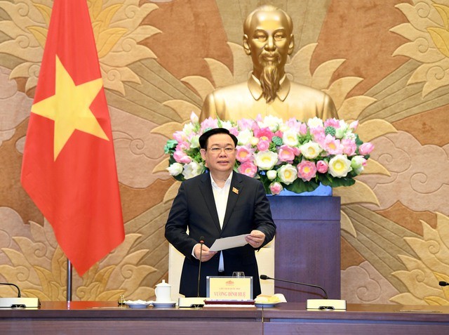 国会主席王廷惠主持会议。（图：国会）