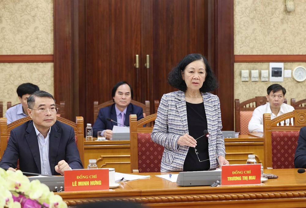 开展落实政治局及书记处工作计划