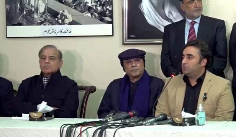 谢里夫（前排左一）和比拉瓦尔（右一）宣布组建联合政府。（图：互联网）