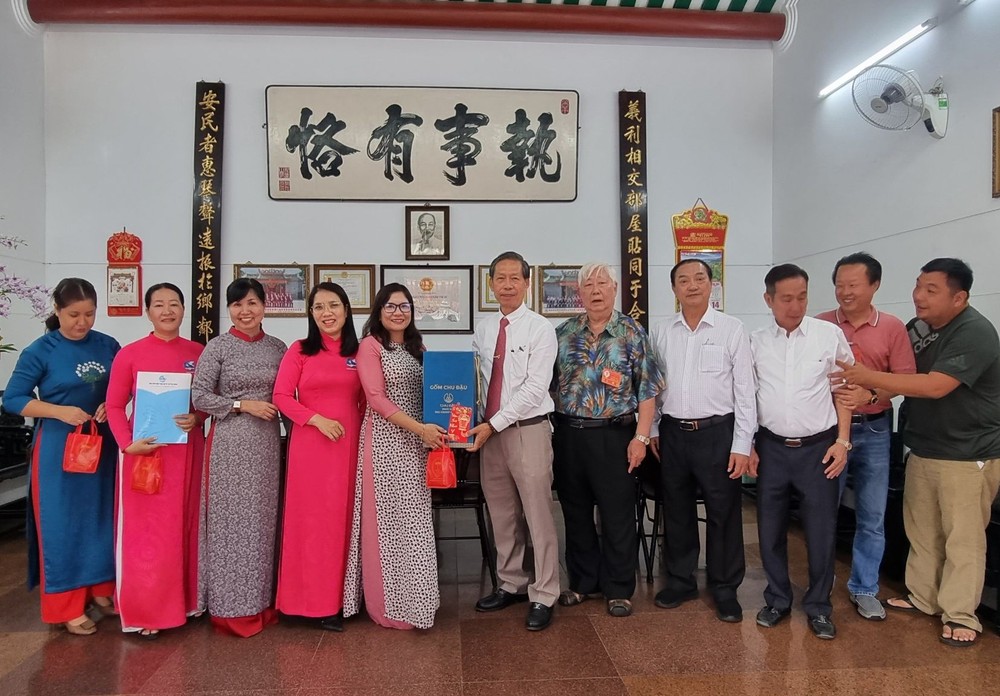 市妇联会向义安会馆拜年。