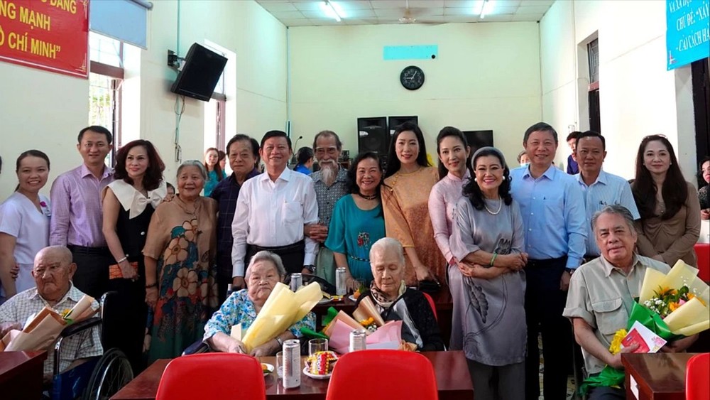 欢迎仪式在温馨的氛围中进行。