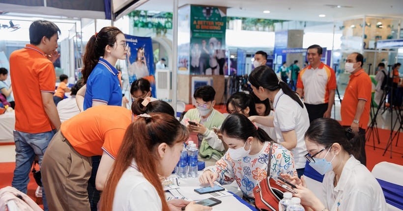 企业参加招募。