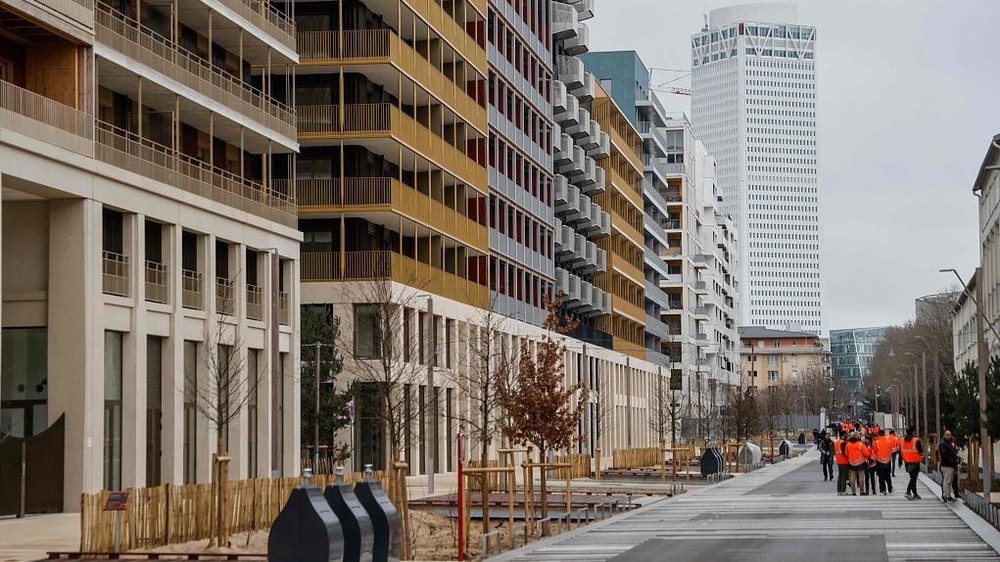 当地时间2024年2月29日，法国巴黎，巴黎奥运村在圣德尼落成当天的建筑景观。（图：互联网）