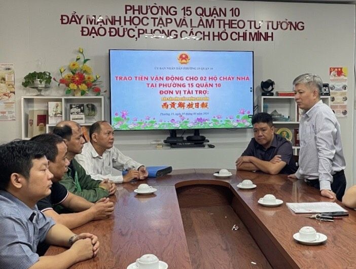 本报编委黎曰孟雄向遇难者家属致以诚挚慰问。