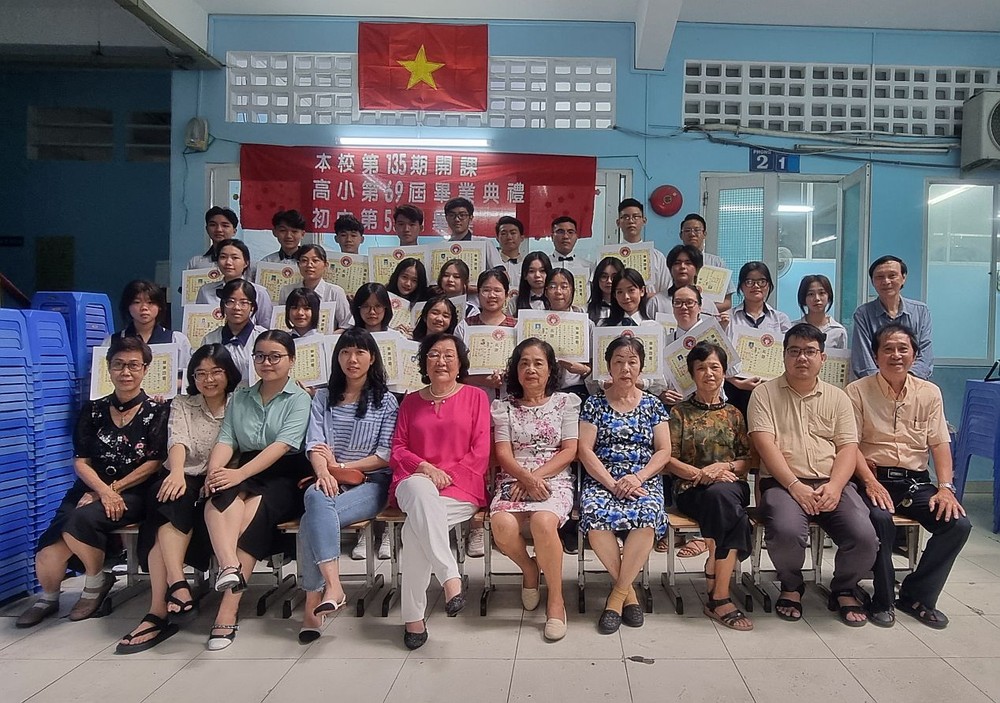 礼文华文中心开学暨初中、高小毕业典礼